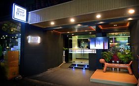 โรงแรม เดอลักซ์ กรุงเทพ